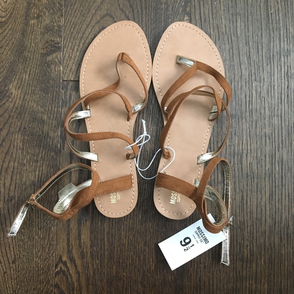 2/$16 🌿 Brown strappy sandals